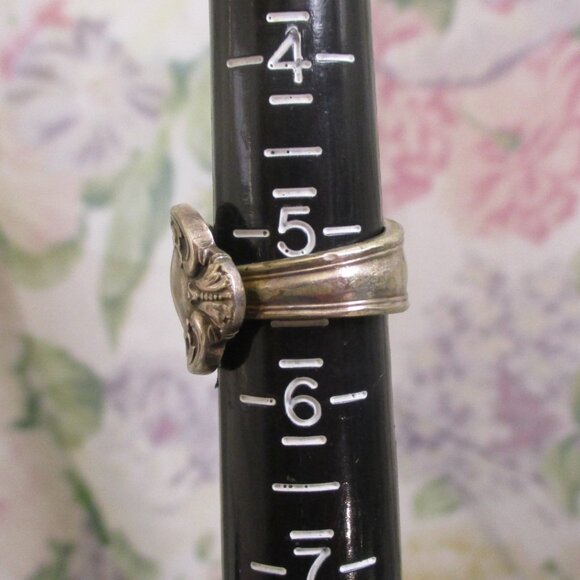 Vintage INTERNATIONAL SILVER Spoon Ring ~ HERITAGE Pattern Spoon Bypass Ring - Picture 3 of 10